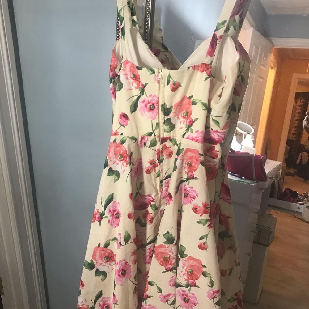 Dress - Picture 2 of 4